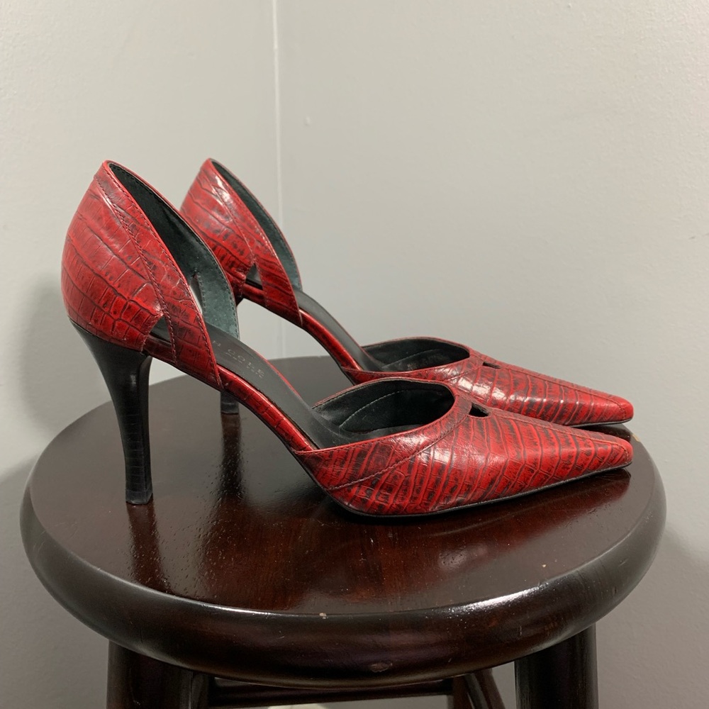 Kenneth Cole deep red snakeskin heels - Picture 1 of 6